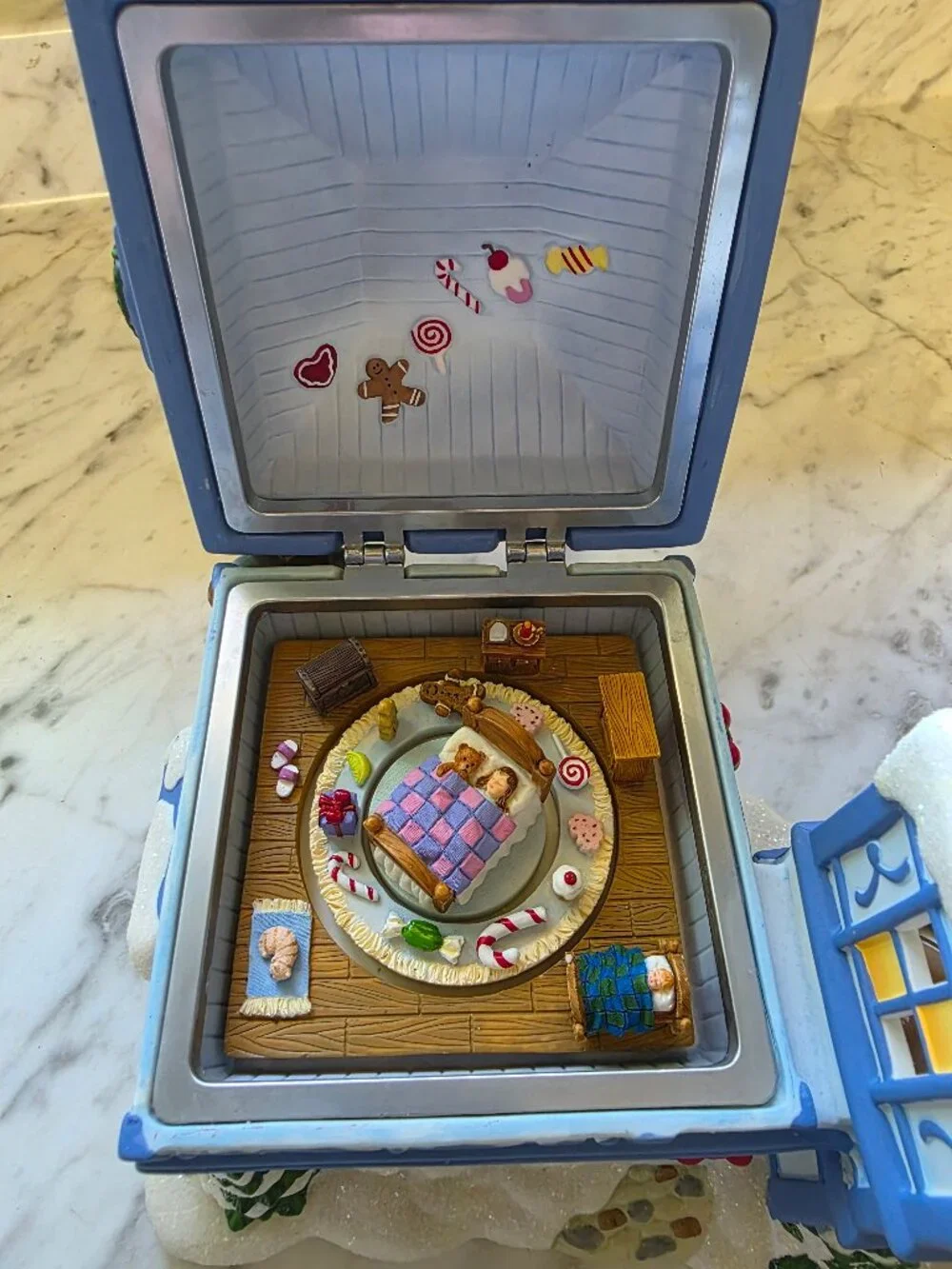 Night Before Christmas Music Box - Picture 9 of 12